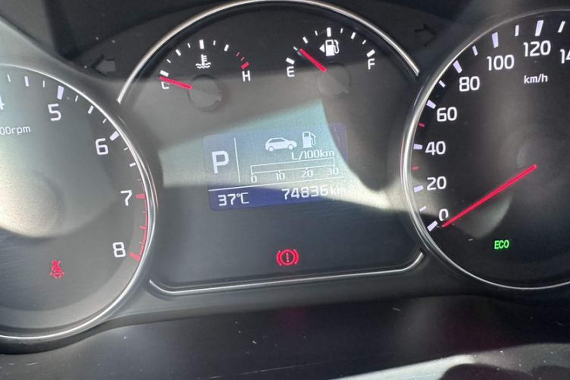 Used Kia Carens 2013 2.0L 5-Seater Automatic Comfort Version China IV Standard Odometer Close Up