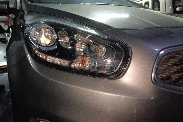 Used Kia Carens 2013 2.0L 7-Seater Automatic Standard Version China IV Standard Right Front Headlight