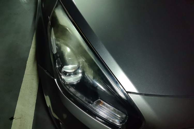 Used Kia Carens 2013 2.0L 7-Seater Automatic Standard Version China IV Standard Right Front Headlight