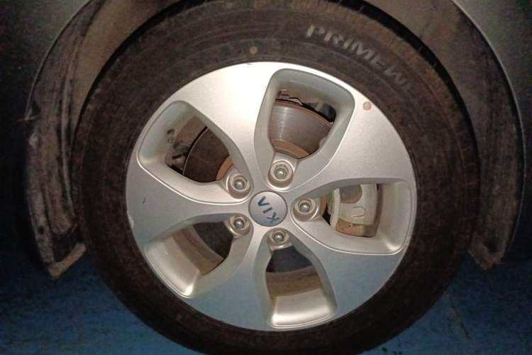 Used Kia Carens 2013 2.0L 7-Seater Automatic Standard Version China IV Standard Right Front Wheel Hub