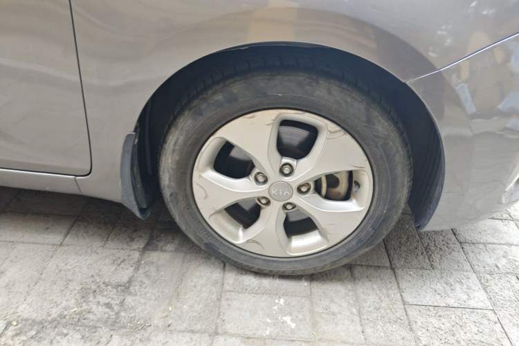 Used Kia Carens 2013 2.0L 5-Seater Automatic Standard Version China IV Standard Right Front Wheel Hub