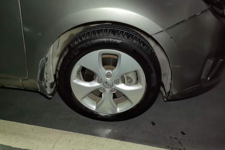Used Kia Carens 2013 2.0L 7-Seater Automatic Standard Version China IV Standard Right Front Wheel Hub