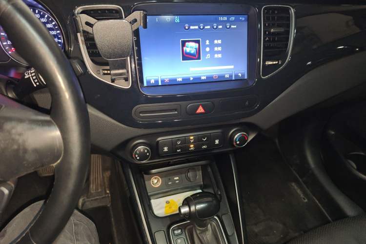 Used Kia Carens 2013 2.0L 7-Seater Automatic Comfort Edition China V Standard Audio And AC Panel