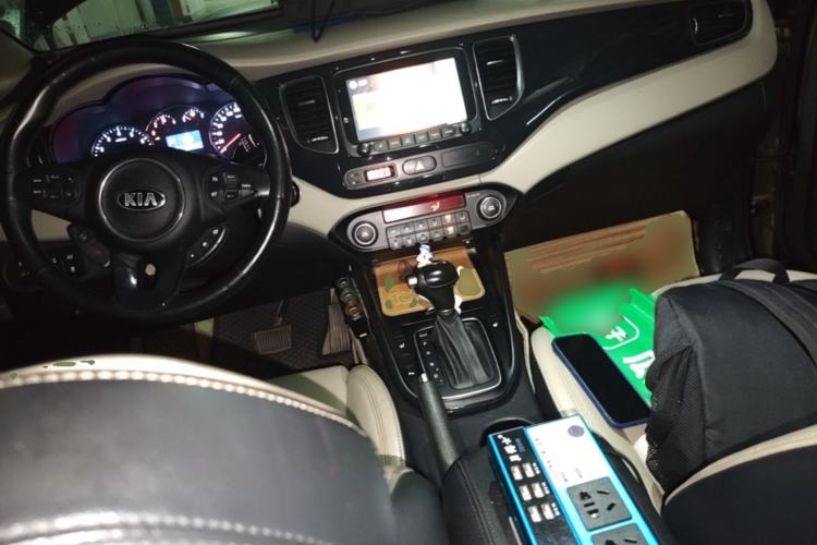 Used Kia Carens 2013 2.0L 7-Seater Automatic Luxury Version China IV Standard Center Console