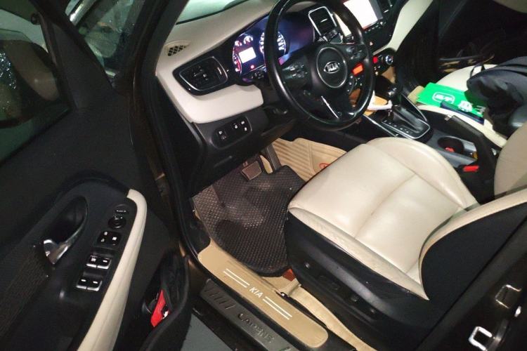 Used Kia Carens 2013 2.0L 7-Seater Automatic Luxury Version China IV Standard Driver Seat