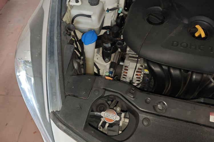 Used Kia Carens 2013 2.0L 7-Seater Automatic Comfort Edition China V Standard Engine Bay Right