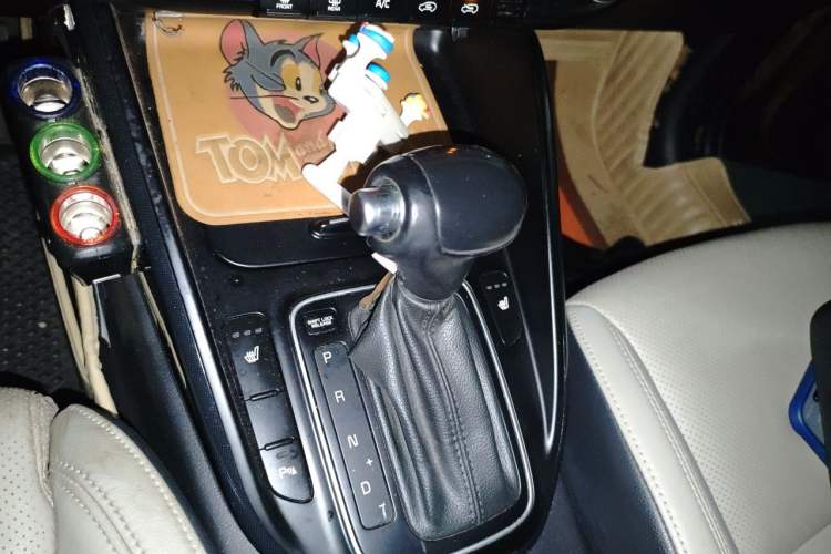 Used Kia Carens 2013 2.0L 7-Seater Automatic Luxury Version China IV Standard Gear Lever