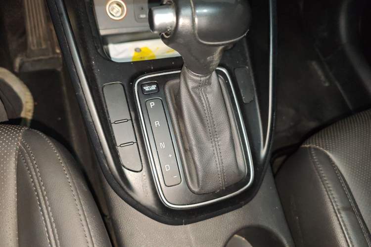 Used Kia Carens 2013 2.0L 7-Seater Automatic Comfort Edition China V Standard Gear Lever