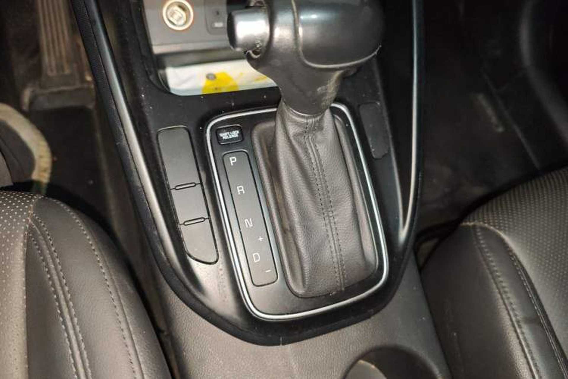 Used Kia Carens 2013 2.0L 7-Seater Automatic Comfort Edition China V Standard Gear Lever