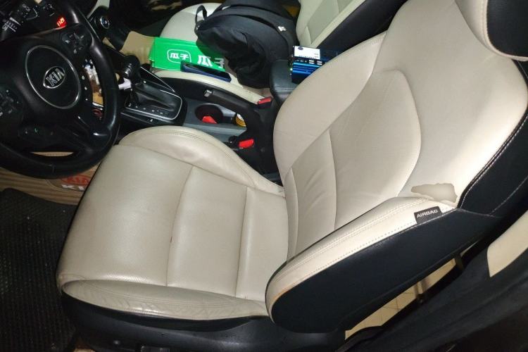 Used Kia Carens 2013 2.0L 7-Seater Automatic Luxury Version China IV Standard Left Front Seat