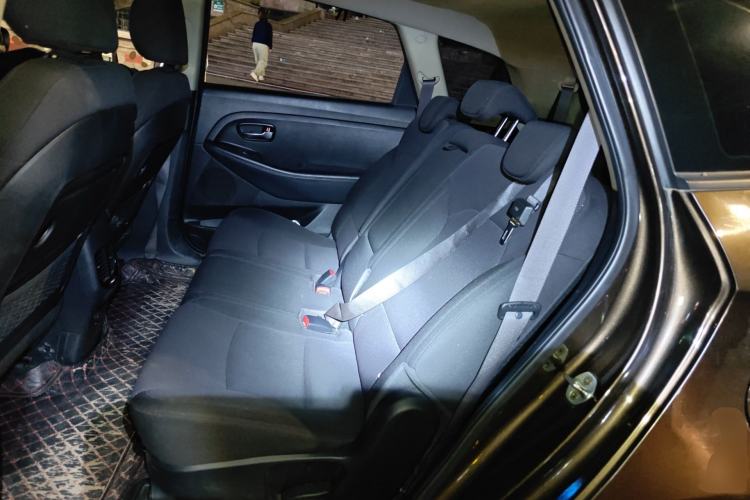 Used Kia Carens 2013 2.0L 7-Seater Automatic Standard Version China IV Standard Left Rear Seat