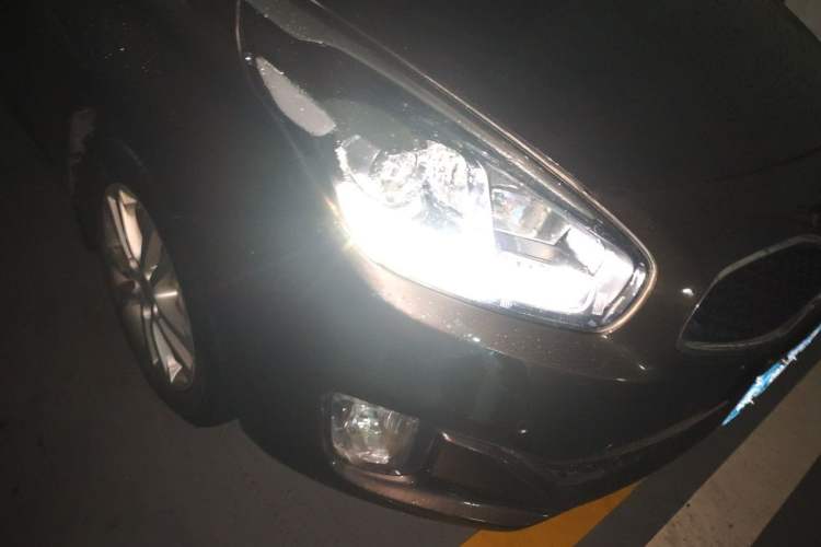 Used Kia Carens 2013 2.0L 7-Seater Automatic Luxury Version China IV Standard Right Front Headlight