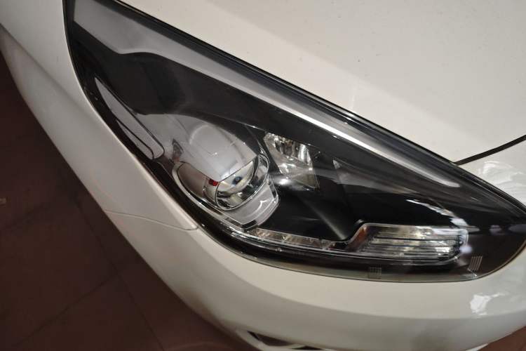 Used Kia Carens 2013 2.0L 7-Seater Automatic Comfort Edition China V Standard Right Front Headlight