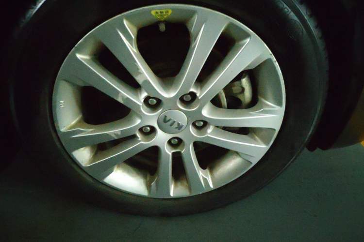 Used Kia Carens 2013 2.0L 7-Seater Automatic Luxury Version China IV Standard Right Front Wheel Hub
