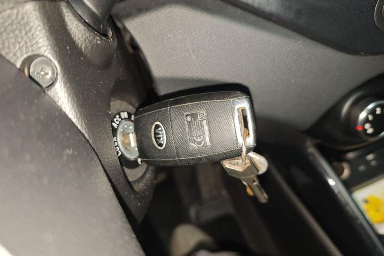 Used Kia Carens 2013 2.0L 7-Seater Automatic Comfort Edition China V Standard Vehicle Key