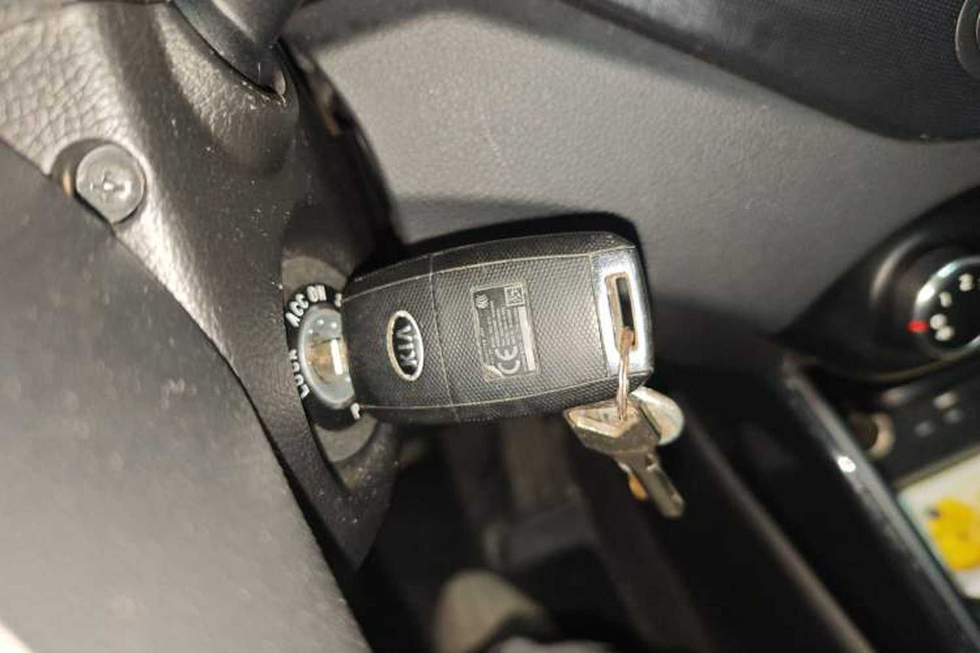 Used Kia Carens 2013 2.0L 7-Seater Automatic Comfort Edition China V Standard Vehicle Key