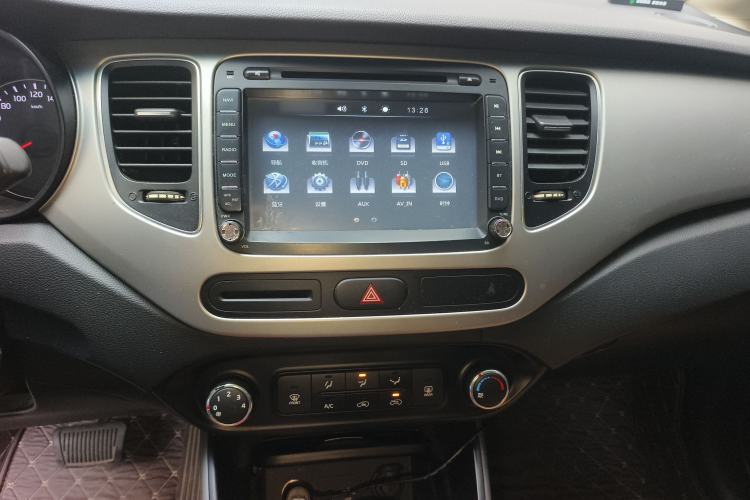Used Kia Carens 2013 2.0L 7-Seater Automatic Standard Version China IV Standard Audio And AC Panel