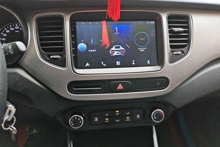 Used Kia Carens 2013 2.0L 7-Seater Automatic Standard Version China V Standard Audio And AC Panel