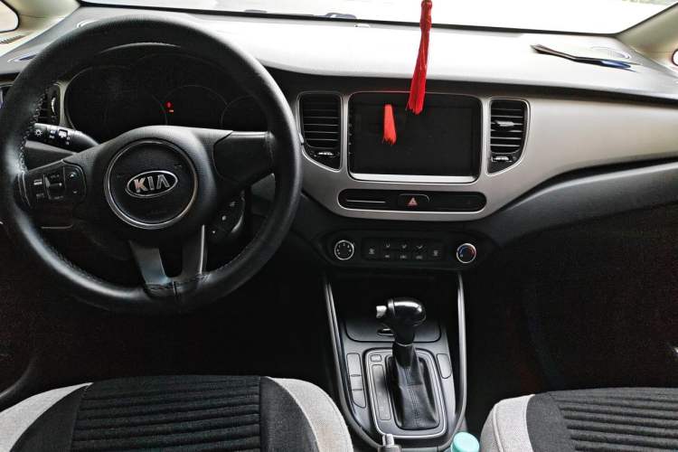 Used Kia Carens 2013 2.0L 7-Seater Automatic Standard Version China V Standard Center Console