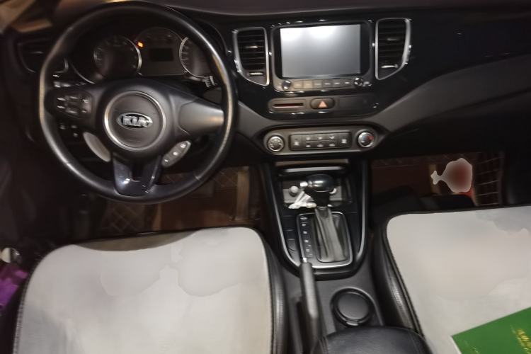 Used Kia Carens 2013 2.0L 5-Seater Automatic Comfort Version China IV Standard Center Console