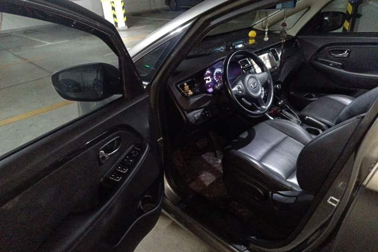 Used Kia Carens 2013 2.0L 7-Seater Automatic Comfort Edition China V Standard Driver Seat