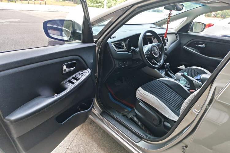 Used Kia Carens 2013 2.0L 7-Seater Automatic Standard Version China V Standard Driver Seat