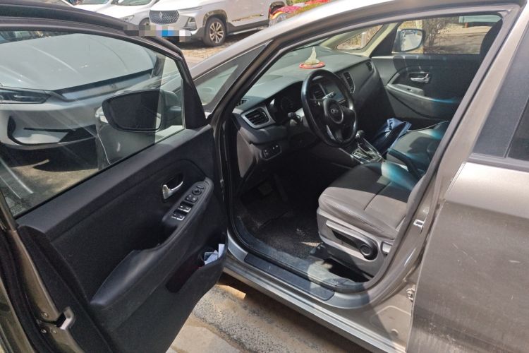 Used Kia Carens 2013 2.0L 7-Seater Automatic Standard Version China IV Standard Driver Seat