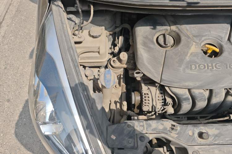Used Kia Carens 2013 2.0L 7-Seater Automatic Standard Version China IV Standard Engine Bay Right