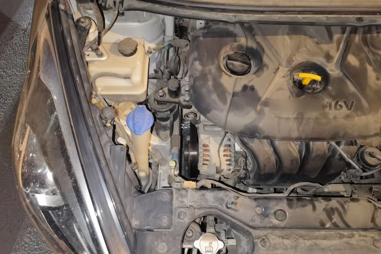 Used Kia Carens 2013 2.0L 5-Seater Automatic Comfort Version China IV Standard Engine Bay Right