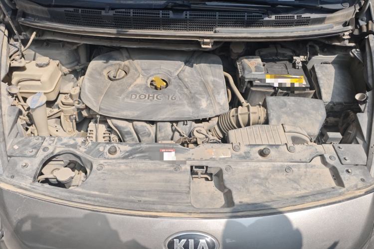 Used Kia Carens 2013 2.0L 7-Seater Automatic Standard Version China IV Standard Engine Bay