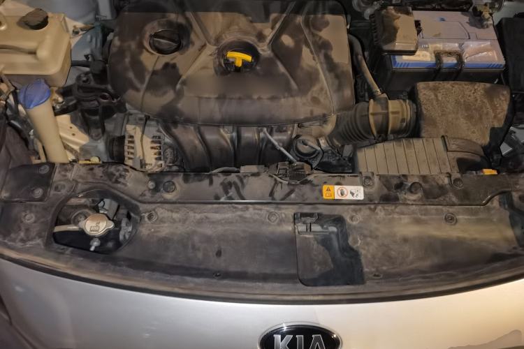 Used Kia Carens 2013 2.0L 5-Seater Automatic Comfort Version China IV Standard Engine Bay