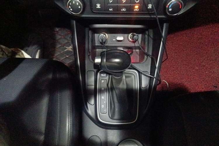 Used Kia Carens 2013 2.0L 7-Seater Automatic Comfort Edition China V Standard Gear Lever