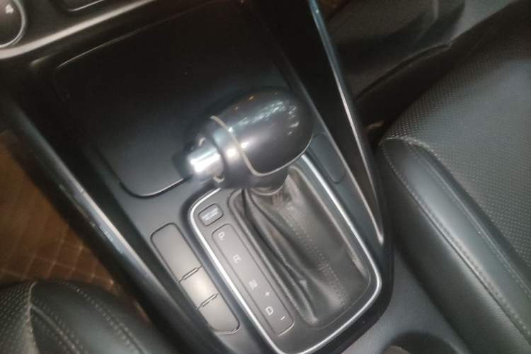 Used Kia Carens 2013 2.0L 7-Seater Automatic Comfort Edition China V Standard Gear Lever