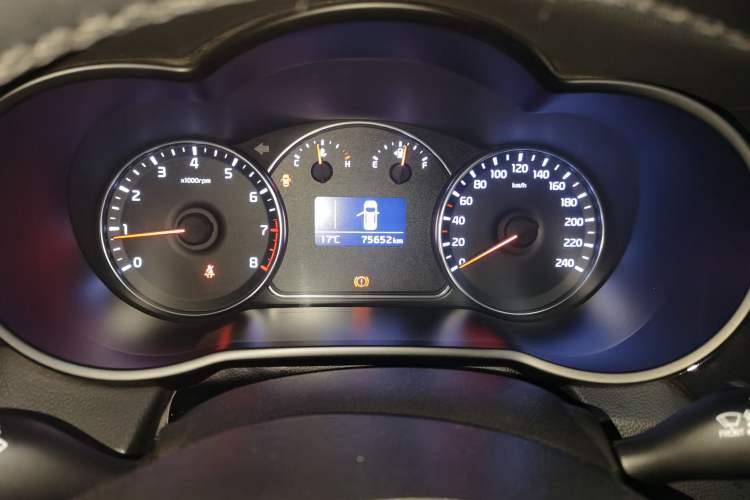 Used Kia Carens 2013 2.0L 5-Seater Automatic Comfort Version China IV Standard Instrument Cluster