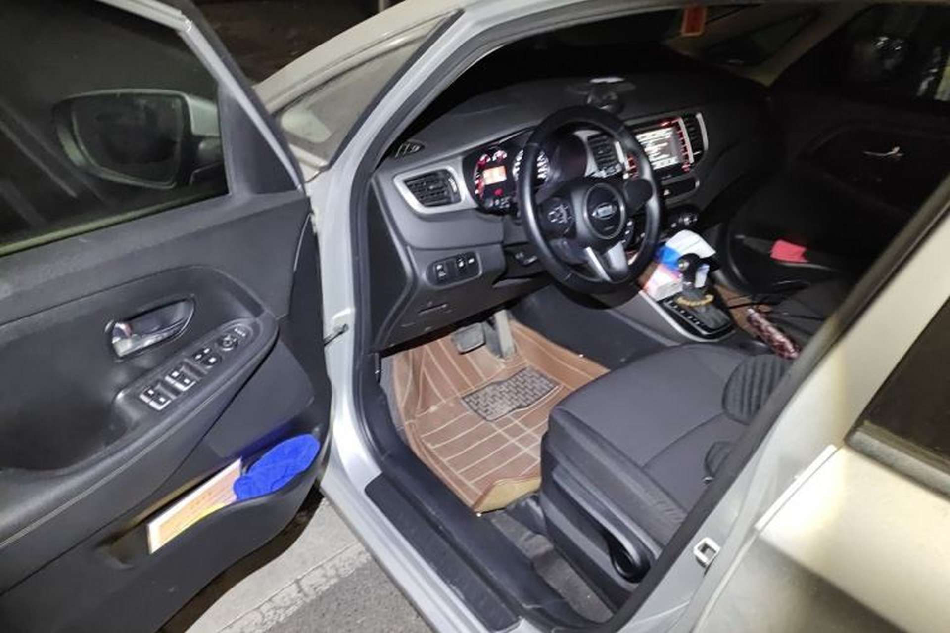 Used Kia Carens 2013 2.0L 5-Seater Automatic Standard Version China IV Standard Interior 3