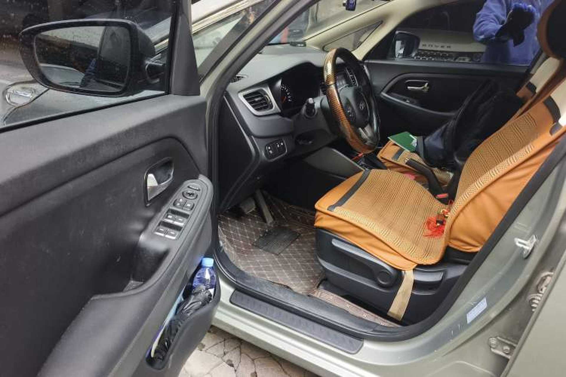 Used Kia Carens 2013 2.0L 7-Seater Automatic Standard Version China IV Standard Interior 3