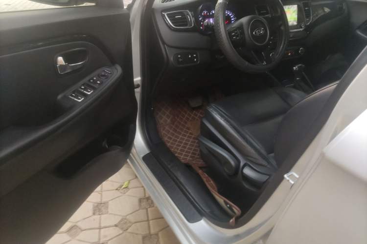 Used Kia Carens 2013 2.0L 7-Seater Automatic Comfort Edition China V Standard Interior 3