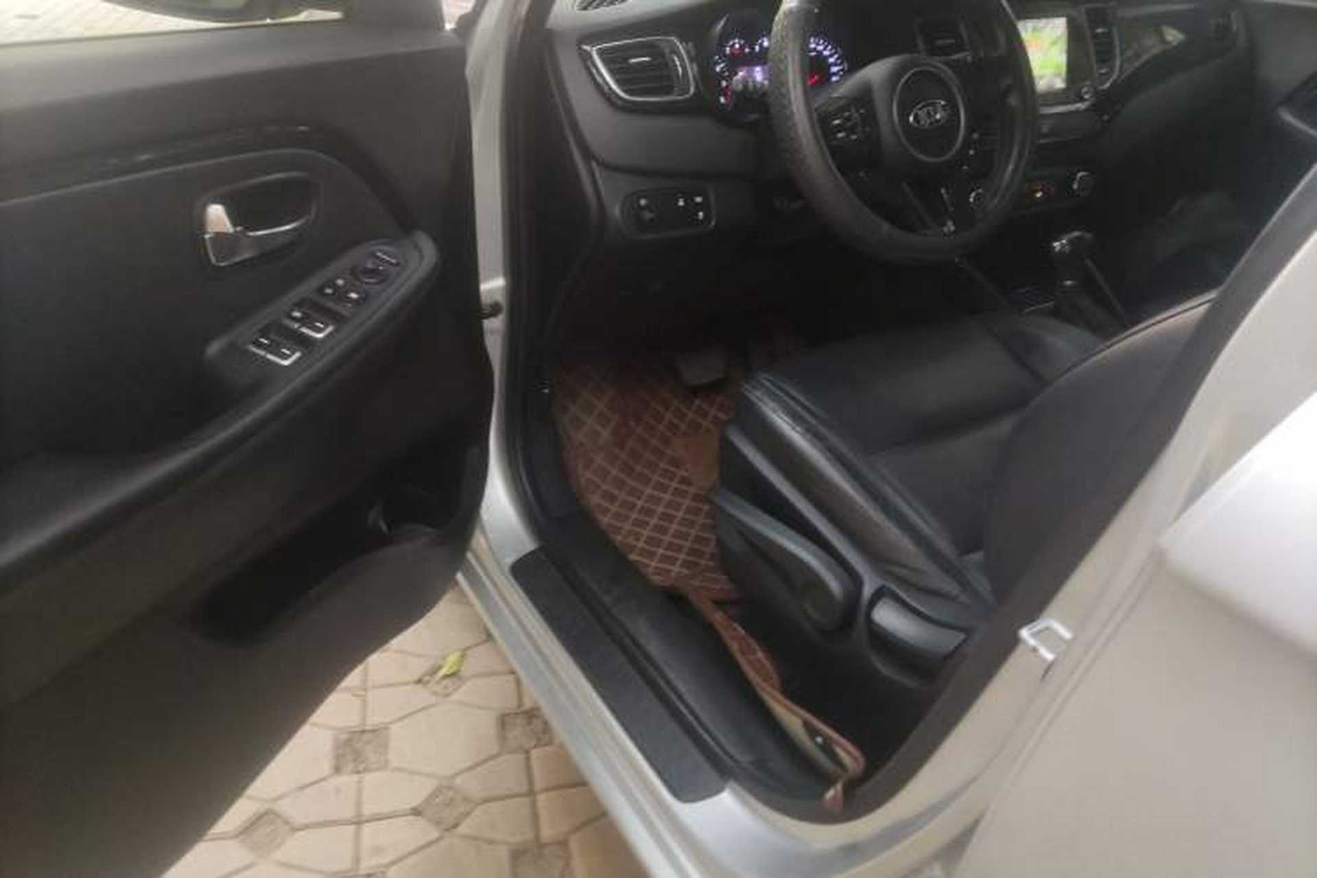 Used Kia Carens 2013 2.0L 7-Seater Automatic Comfort Edition China V Standard Interior 3