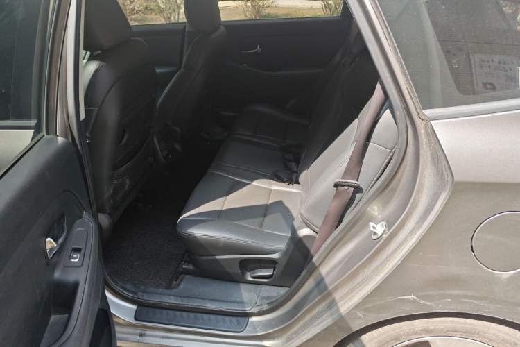 Used Kia Carens 2013 2.0L 7-Seater Automatic Standard Version China IV Standard Interior 4