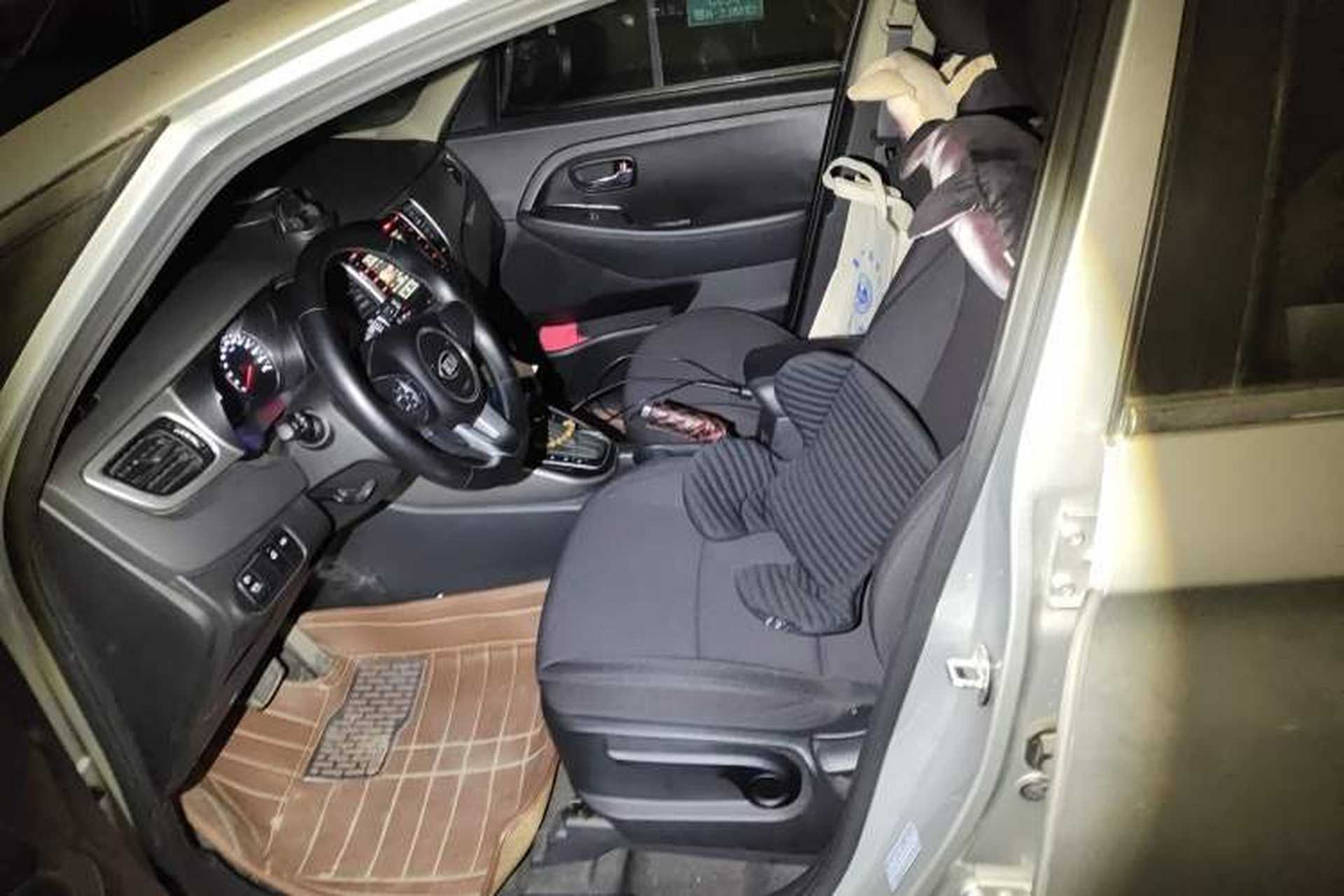 Used Kia Carens 2013 2.0L 5-Seater Automatic Standard Version China IV Standard Left Front Seat