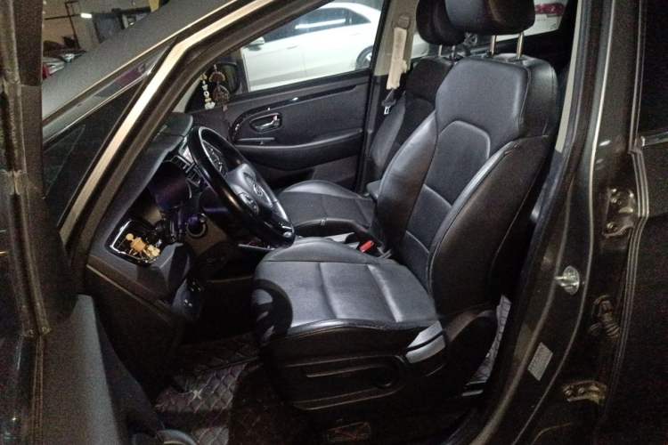 Used Kia Carens 2013 2.0L 7-Seater Automatic Comfort Edition China V Standard Left Front Seat