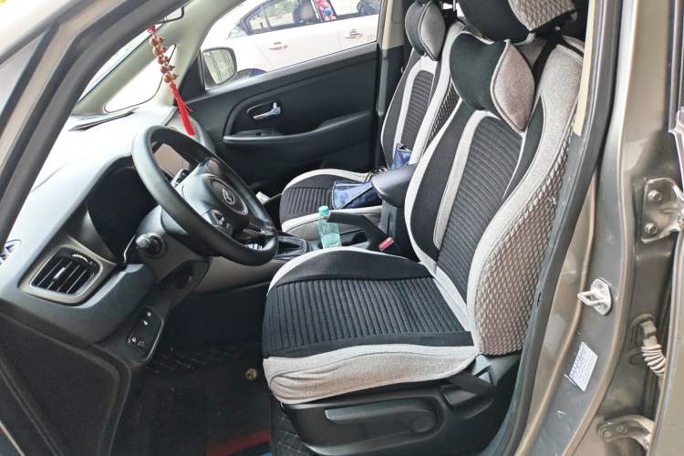 Used Kia Carens 2013 2.0L 7-Seater Automatic Standard Version China V Standard Left Front Seat