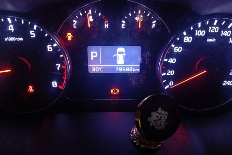 Used Kia Carens 2013 2.0L 7-Seater Automatic Comfort Edition China V Standard Odometer Close Up