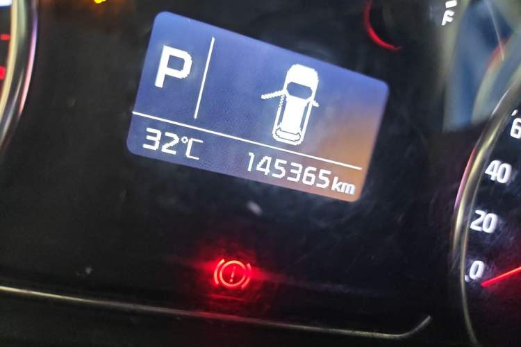 Used Kia Carens 2013 2.0L 7-Seater Automatic Standard Version China V Standard Odometer Close Up