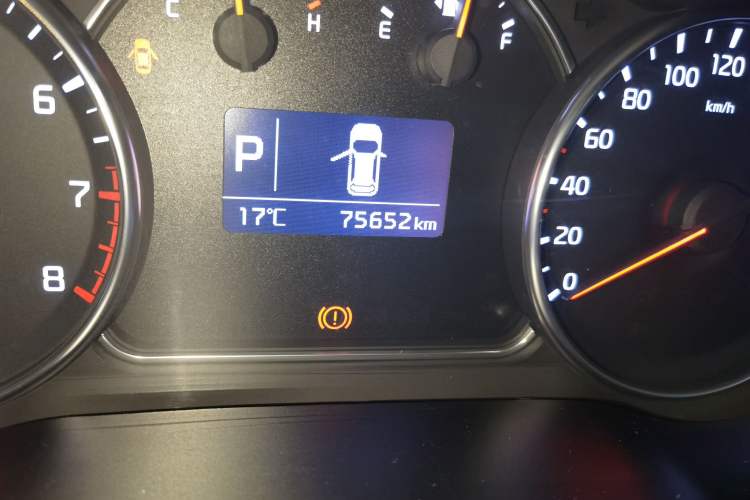 Used Kia Carens 2013 2.0L 5-Seater Automatic Comfort Version China IV Standard Odometer Close Up