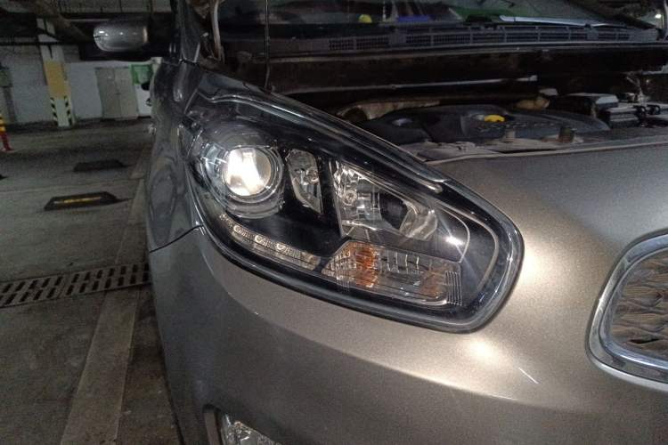 Used Kia Carens 2013 2.0L 7-Seater Automatic Comfort Edition China V Standard Right Front Headlight