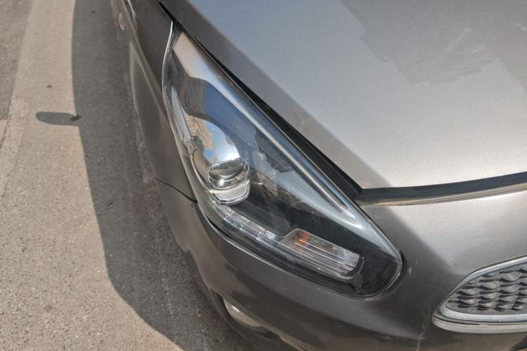 Used Kia Carens 2013 2.0L 7-Seater Automatic Standard Version China IV Standard Right Front Headlight