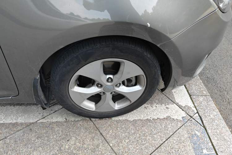 Used Kia Carens 2013 2.0L 7-Seater Automatic Standard Version China V Standard Right Front Wheel Hub