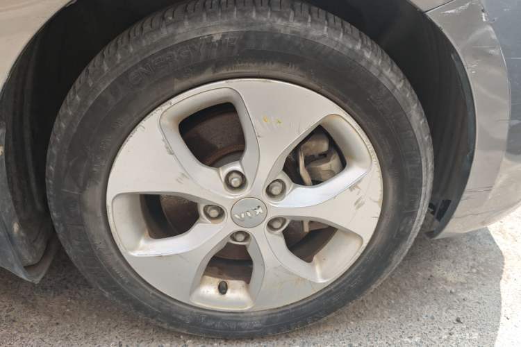 Used Kia Carens 2013 2.0L 7-Seater Automatic Standard Version China IV Standard Right Front Wheel Hub