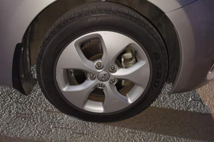 Used Kia Carens 2013 2.0L 5-Seater Automatic Comfort Version China IV Standard Right Front Wheel Hub